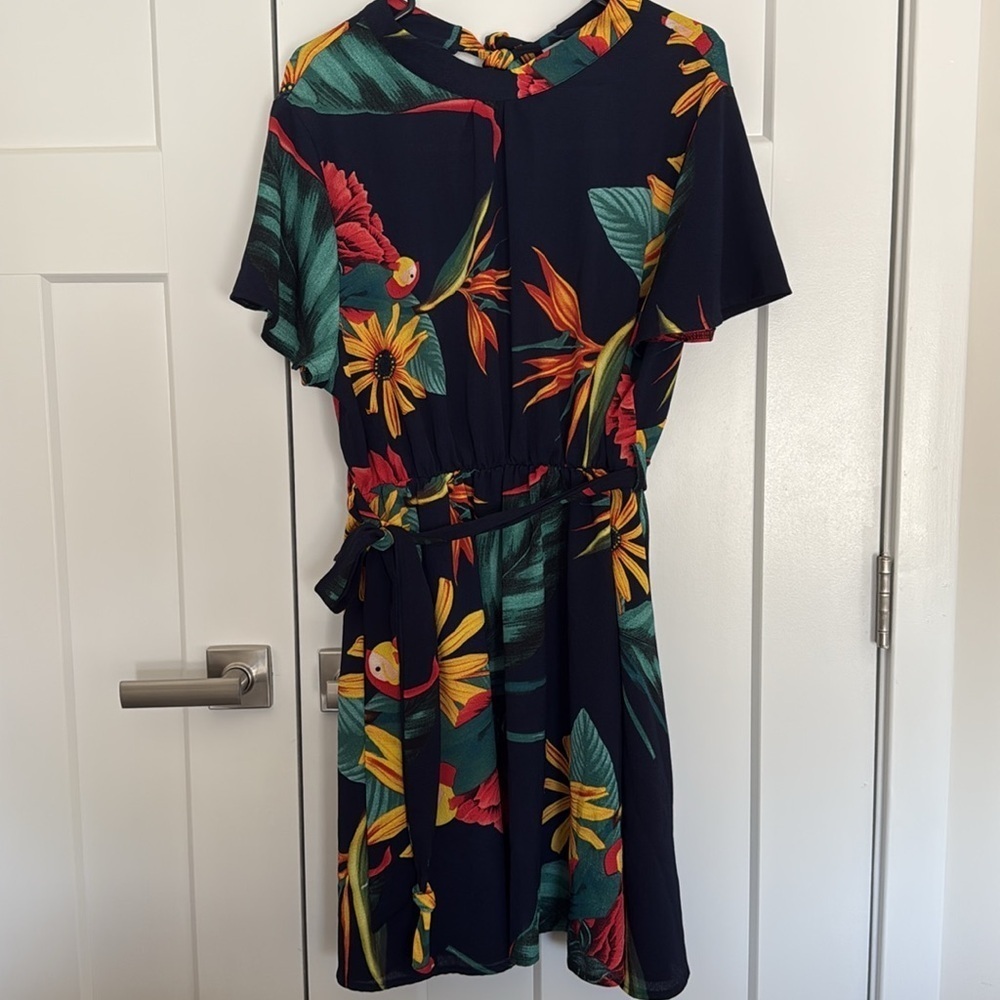 Plus Tie Blackless Floral & Bird Print Belted dress - Picture 4 of 4